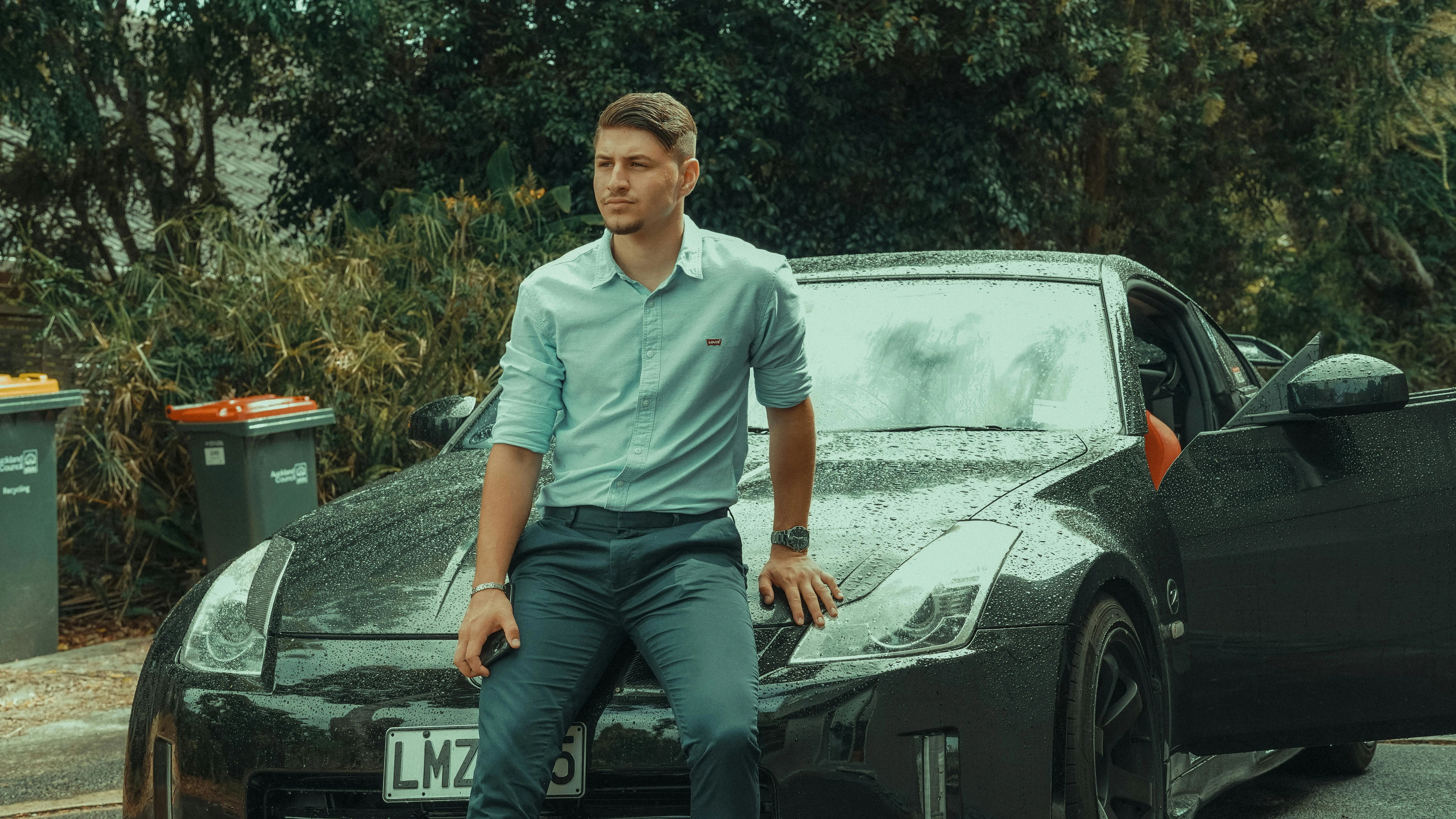 Paskola automobiliui vyras 